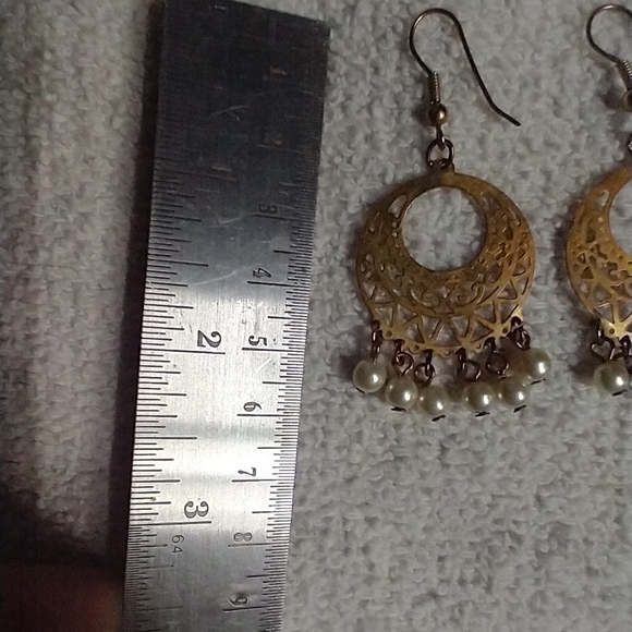 Goldtone filigree faux pearl wire earrings - Picture 2 of 2